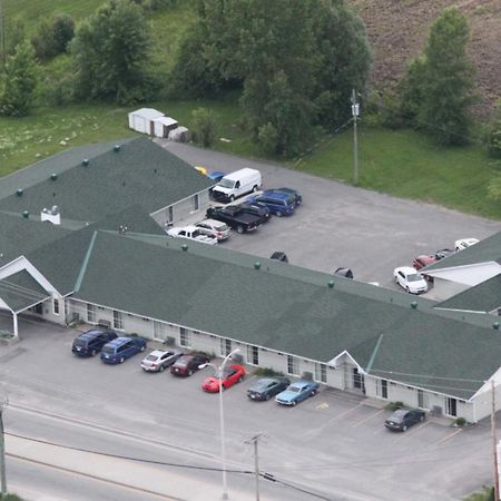 Buckingham Motel Les Pignons Verts מראה חיצוני תמונה