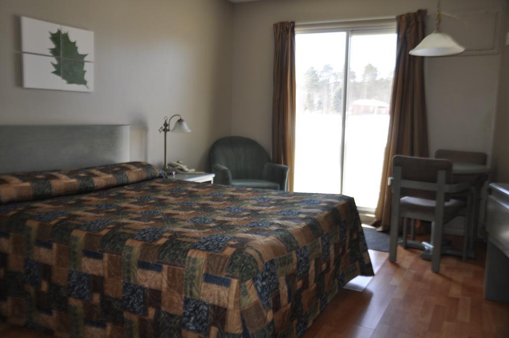 Buckingham Motel Les Pignons Verts חדר תמונה