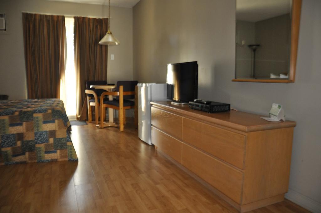 Buckingham Motel Les Pignons Verts חדר תמונה
