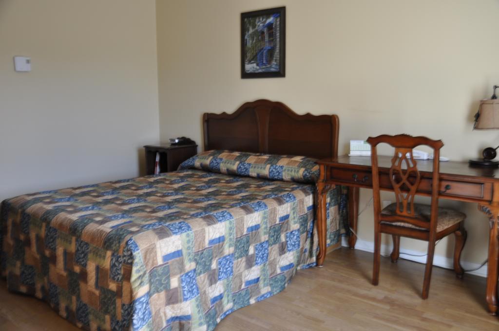 Buckingham Motel Les Pignons Verts חדר תמונה