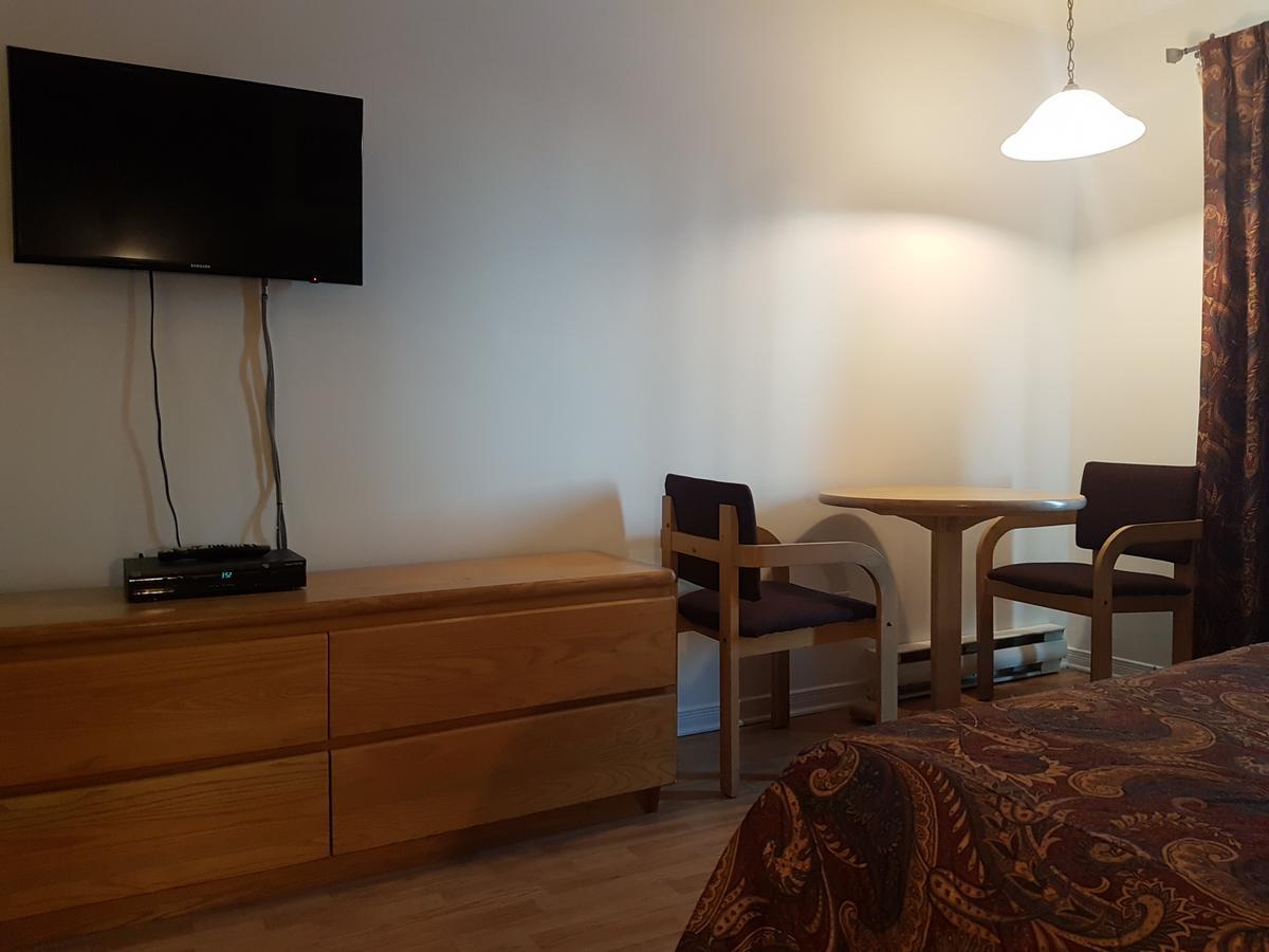 Buckingham Motel Les Pignons Verts מראה חיצוני תמונה