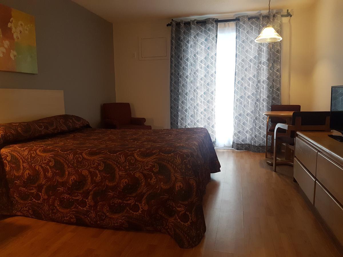 Buckingham Motel Les Pignons Verts מראה חיצוני תמונה
