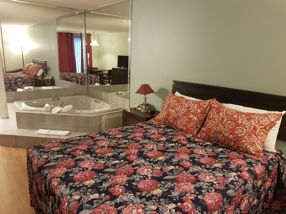 Buckingham Motel Les Pignons Verts מראה חיצוני תמונה