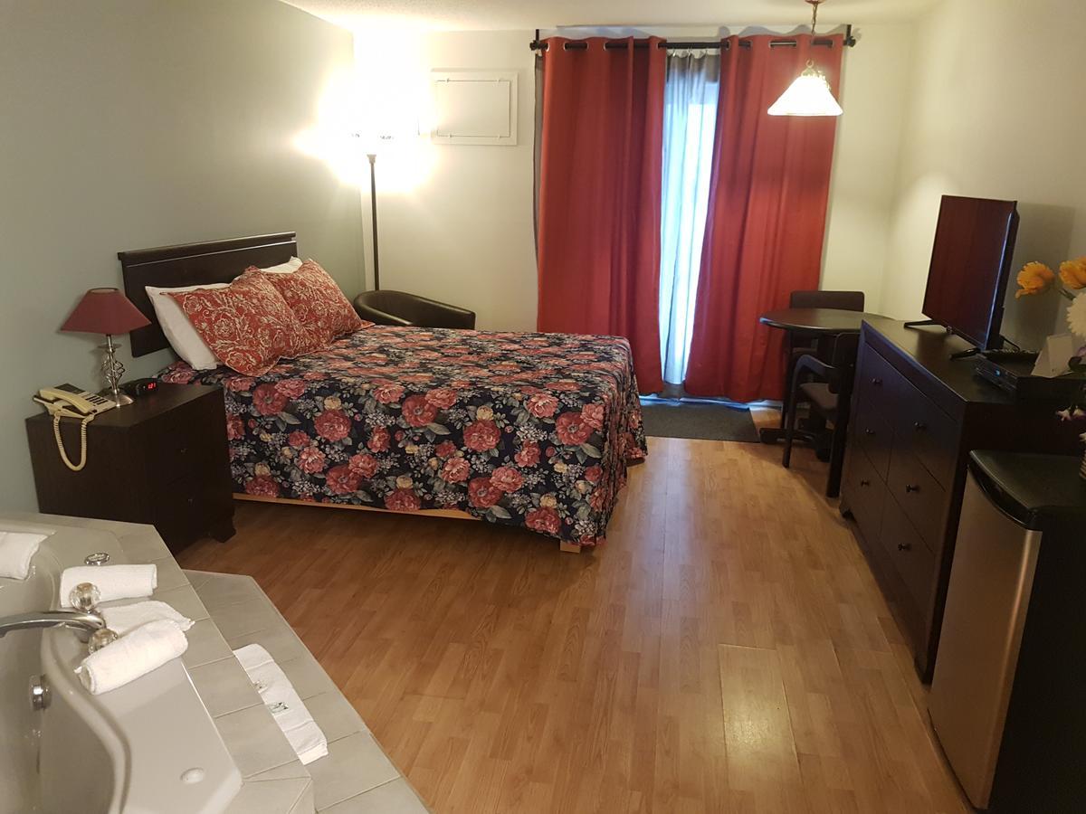 Buckingham Motel Les Pignons Verts מראה חיצוני תמונה